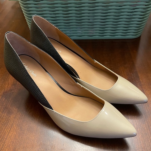 Calvin Klein Women's Patna Pointed Toe Classic Pumps Grege Black - Picture 3 of 8